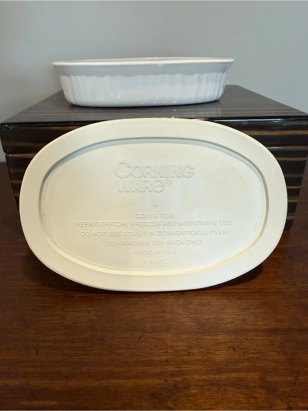 White Ceramic Oval Baking Dishes with Lid - Set of 2